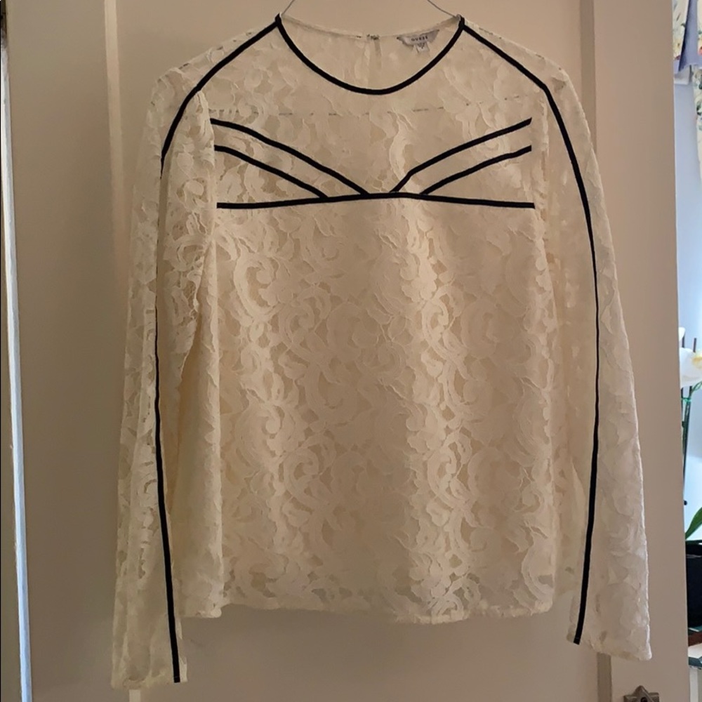 Blouse long sleeves details in black velvet.